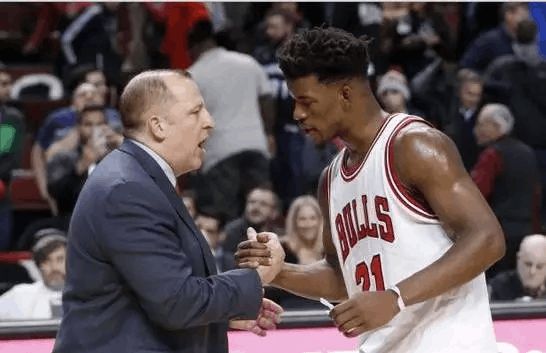 社交媒体上 社交媒体上