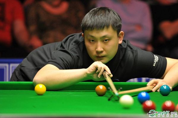 球迷翘首以 球迷翘首以